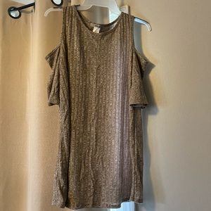 Ultra Teeze cold shoulder top.